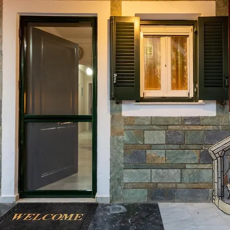 Апартаменты Dielino Amazing Sunset View Pentati